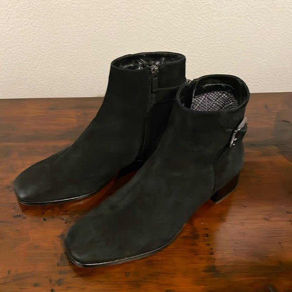 Aquatalia black suede booties size 11m - Picture 2 of 8